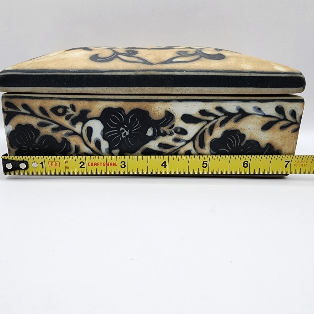 Vintage Heave Ceramic Chinese Box Trinket Flowers 7" - chipped corner on lid - Picture 4 of 6
